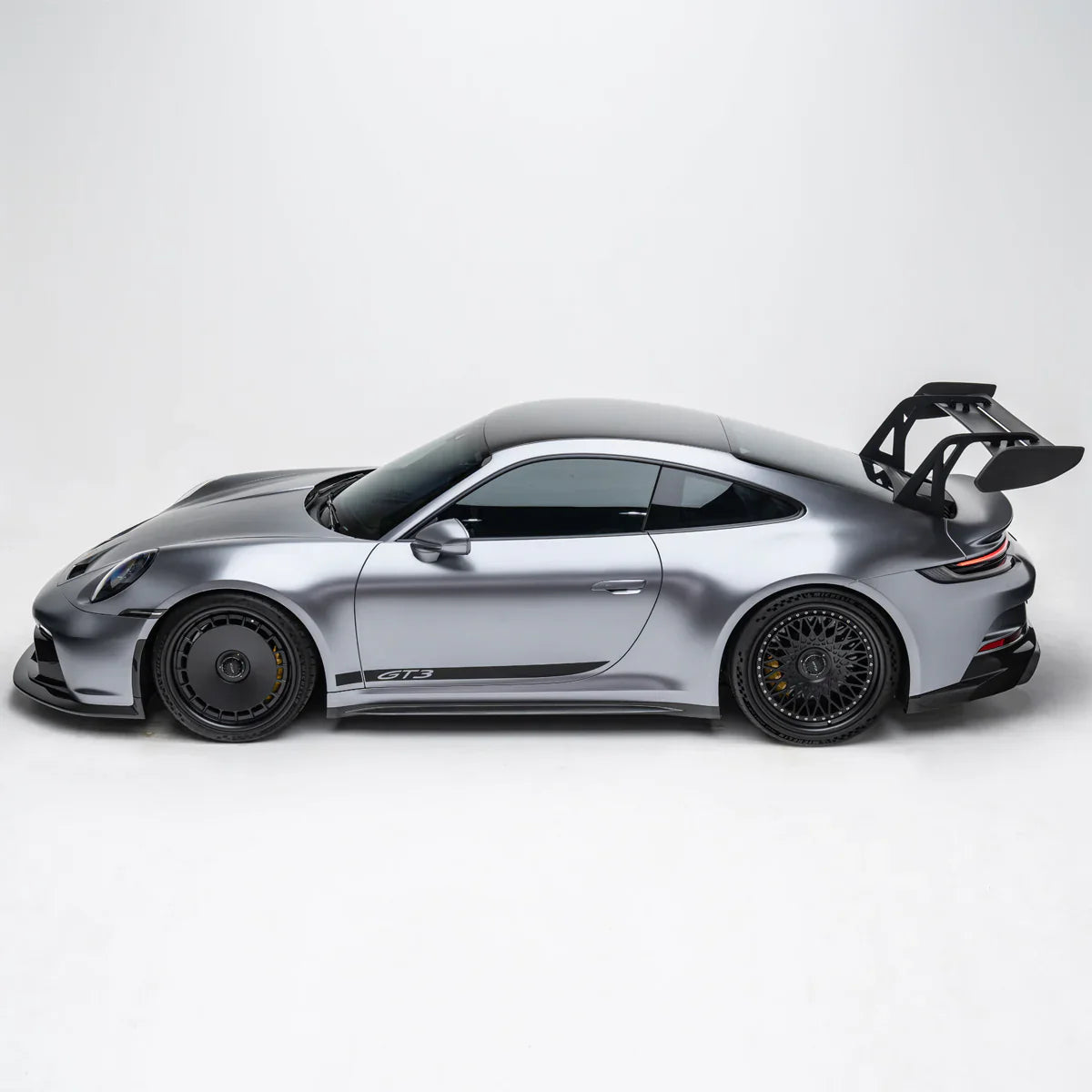 ADRO PORSCHE 992.1 GT3 PREPREG SIDE SKIRTS